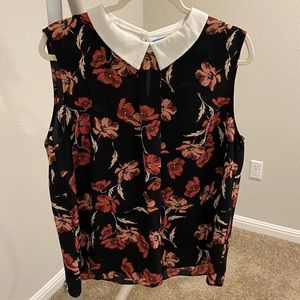 Floral print blouse with solid collar